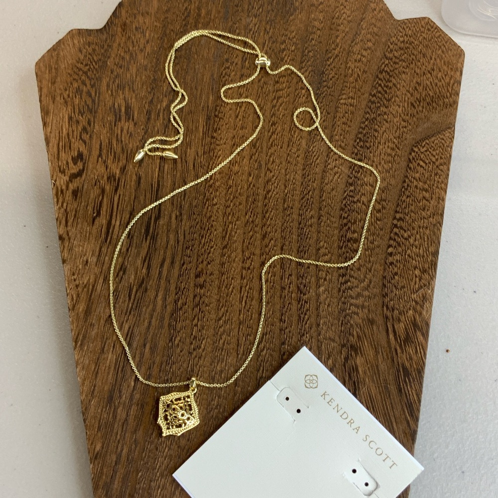 Kendra Scott Kacey Necklace in Gold adjustable new with dust bag